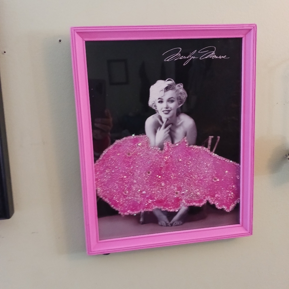 Marilyn Monroe  Pink Glittering Dress 8.5x11 Art Print Framed - Picture 4 of 6